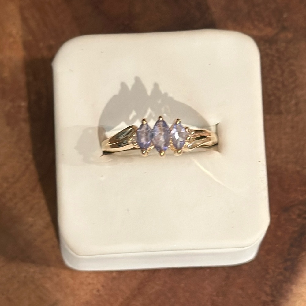 10 karat Tanzanite ring size 7 1/2